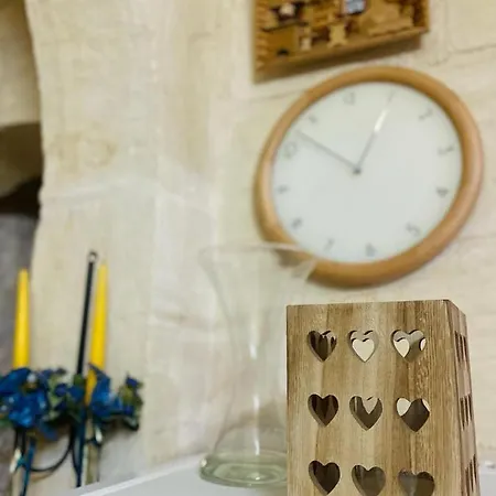 Hébergement de vacances A Charming And Cosy Townhouse In A Quaint Village *