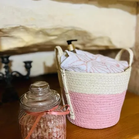 Hébergement de vacances A Charming And Cosy Townhouse In A Quaint Village