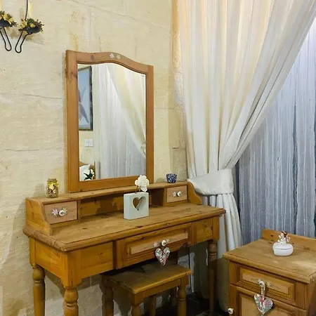 Hébergement de vacances A Charming And Cosy Townhouse In A Quaint Village