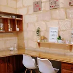 Charming Townhouse With Terrace Gozo Дом отдыха *
