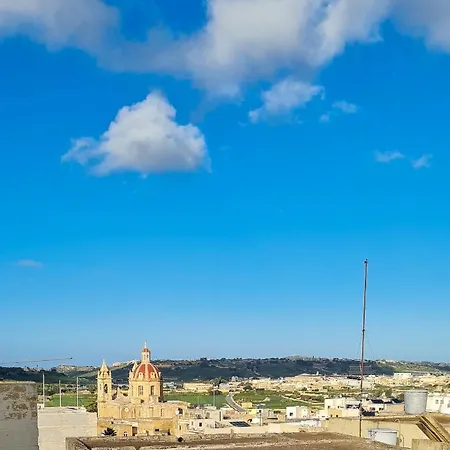 Charming Townhouse With Terrace Gozo