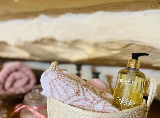 Дом отдыха Charming Townhouse With Terrace Gozo